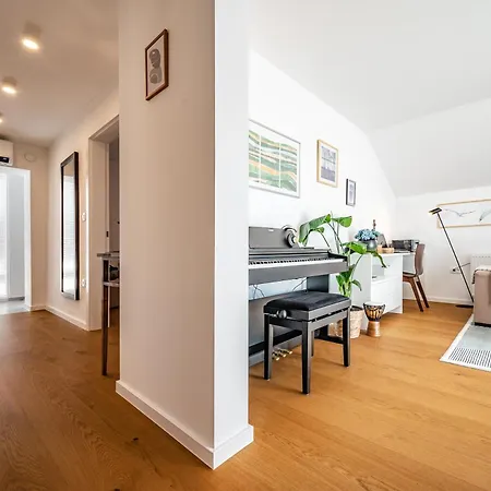 Апартаменты Strato